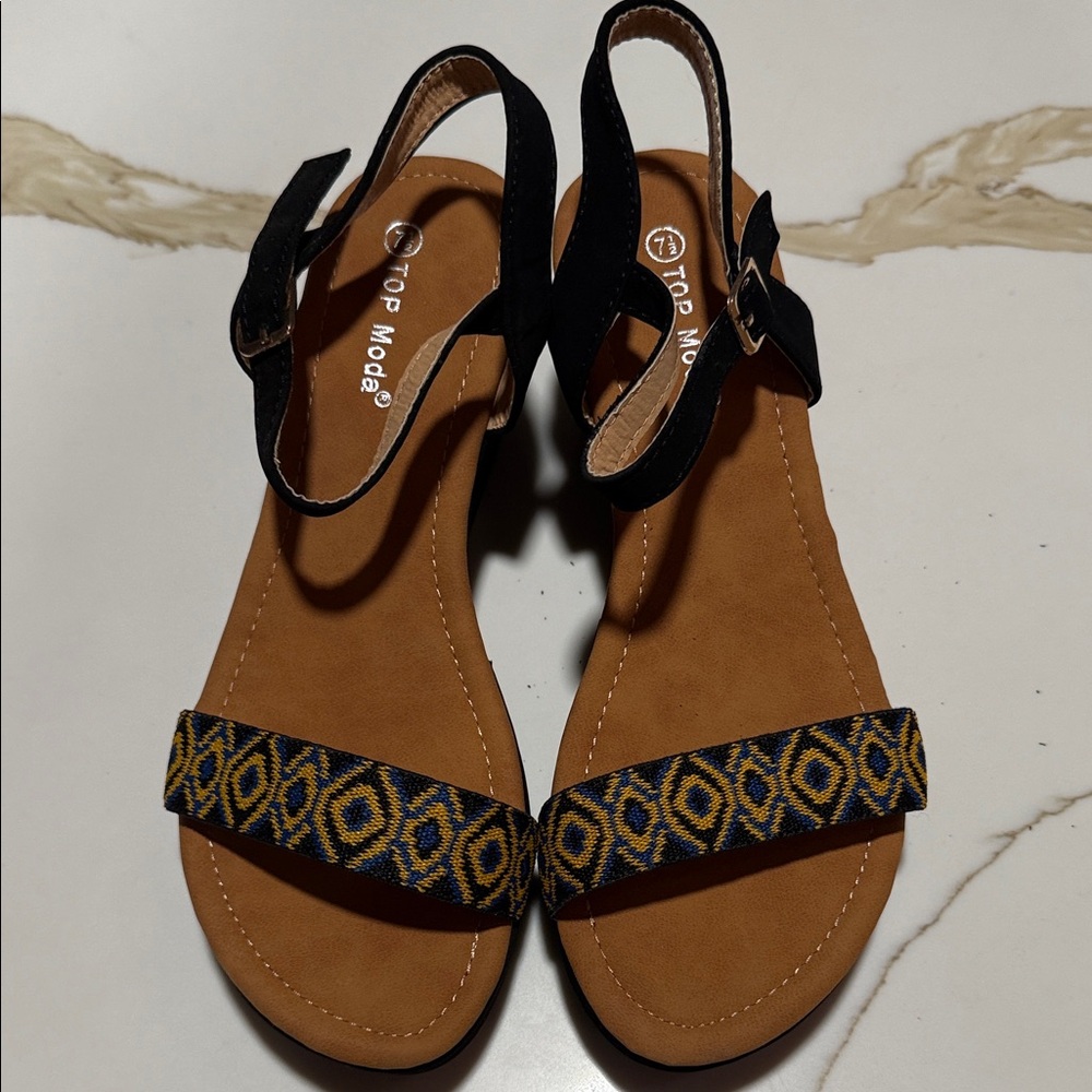 TOP Moda Black and Tan Patterned Sandals